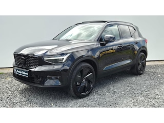 Volvo XC40 2.0 B3 Black Edition Ultra Zeer Compleet samengesteld - 360 Camera - Panorama Dak - Ligthing Pack - Parking Pack - Alarm - Privacy Glas - Drive Assist Pack