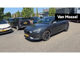 Cupra Leon 1.4 e-Hybrid VZ Adrenaline 245 PK | Automaat | Navigatie | Parkeersensoren | Achteruitrijcamera | Verwarmbare Voorstoelen | Apple Carplay & Android Auto | Climate Control | Adaptieve Cruise Control Led verlichting | Keyless Entry