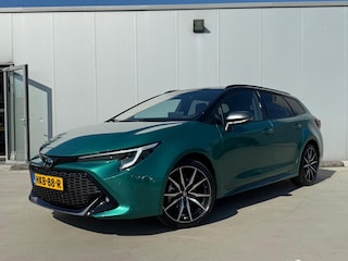 Toyota Corolla Touring Sports Hybrid 140 GR Sport Automaat | Navigatie | BSM | Sportstoelen | Elektrische achterklep | CarPlay | Stoelverwarming | Cruise control adaptief |