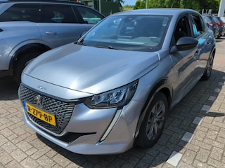 Peugeot 208 EV Allure Pack 50 kWh | Stoelverwarming | Keyless Entry | Navigatie || Achteruitrijcamera | Airco (automatisch) | Cruise control
