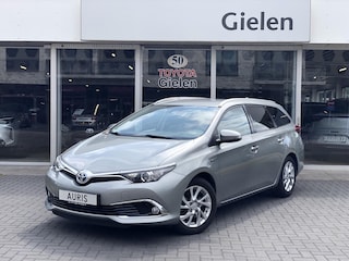 Toyota Auris 1.8 Hybrid Executive | Trekhaak, Navigatie, Parkeersensoren, Keyless, Stoelverwarming, 2e eigenaar, Facelift
