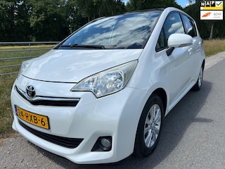 Toyota Verso-S 1.3 VVT-i Aspiration dealer ond. met trekhaak en panoramadak