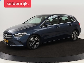 Mercedes-Benz B-klasse 180 Business Solution Luxury | Leder | Trekhaak | Stoelverwarming | Camera | Navigatie | Full LED | Park Assist | Sfeerverlichting | Widescreen