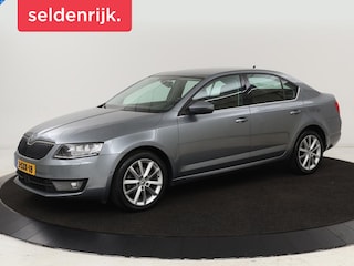 Skoda Octavia 1.4 TSI Elegance | Leder | Stoelverwarming | Trekhaak | Xenon | Navigatie | Parkeerhulp | Climate control | Keyless | Cruise control