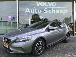 Volvo V40 2.0 D2 Business Automaat | Rijklaar incl garantie | Voorruitverwarming Parkeersensoren voor Trekhaak