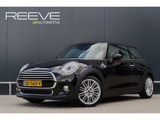 Mini Cooper 1.5 Chili Business 136pk | NL Auto | Groot Navigatie | Keyless Entry | Sportstoelen | LED | Climate control | Parkeersensoren | 17 Inch