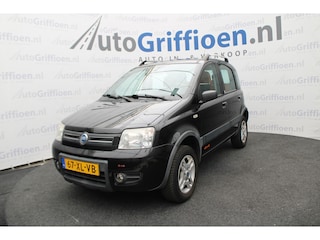 Fiat Panda 1.2 Climbing 4x4 met dubbel schuifdak en airco