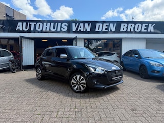 Suzuki Swift 1.0 Boosterjet 112Pk Smart Hybrid|DealerOH|Xenon|Adaptive Cruise|Carplay|Camera|RIJSTROOKSENSOREN|KEYLESS GO