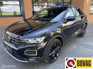 Volkswagen T-Roc I 1.5 TSI DSG BlackStyle | Camera| Trekhaak | ACC