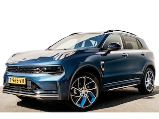 Lynk & Co 01 1.5 Plug-in Hybrid 262 Pk I Modeljaar 2023 I Zwarte hemel I Panoramadak I 75 km Elektrisch I 360 Camera I Full Map Navi I Carplay I 20 inch. LMV l 1e eigenaar