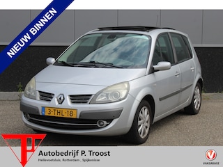 Renault Scénic 1.6-16V Privilège Luxe *meeneemprijs*/APK t/m 16-10-2025/Panoramadak/Automaat/Climate control/Cruise control/Trekhaak/Elektrische ramen/Elektrisch verstelbare spiegels/Radio-CD speler.