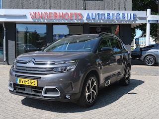 Citroën C5 Aircross 130 Pk * AUTOMAAT * 100% Benzine * WAUWWWW * Navigatie * Trekhaak * Dodehoekbewaking * Stoelverwarming * Keyless entry & Start Button * Draadloze Telefoonlader * Climate & Cruise Control * Zwart Dak * DAB Radio * L.M. Velgen * Vingerhoets; Vierde Generatie Eersteklas Service !