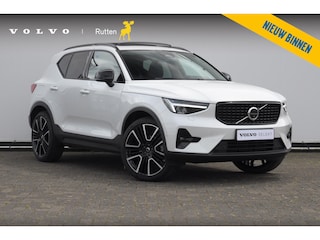 Volvo XC40 211PK Automaat B4 Ultra Dark / Adaptive cruise control / Trekhaak / Elektrische stoelen / Harman Kardon audio / Pilot assist / BLIS / Stoel en stuur verwarming / Elektrische achterklep / Parkeersensoren met 360 camera / Google infotainment