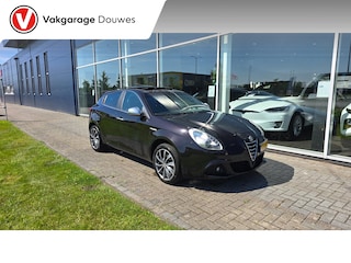 Alfa Romeo Giulietta 1.4 T Distinctive | Pano | Airco | Leder | Cruise