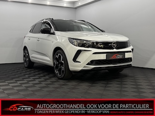 Opel Grandland 1.2 Turbo Ultimate Half leder, Camera, Navi, Keyless start, Winterpakket, Cruise control adaptief, Virtual desk