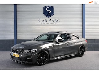 BMW 318i M-Sport LED/VIRTUAL/SFEER/PANO/HALF LEDER+S.VERWAMRING/20" LMV/CAM/CRUISE/ECC/12 MND GARANTIE!