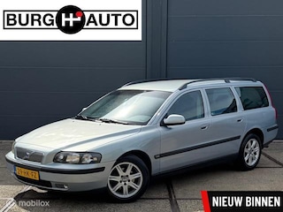 Volvo V70 2.4 Comfort Line 170PK - ECC - CRUISE CONTROLE - TREKHAAK - LM VELGEN - RADIO/CD - NAP - NL AUTO - 1.800 KG TREKGEWICHT - APK T/M 30-06-2026 -