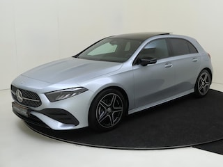 Mercedes-Benz A-klasse 180 AMG Line / Stoelverwarming / Achteruitrijcamera / Panaroma-schuifdak / Night-Pakket /