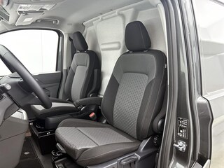 Volkswagen Transporter Bulli L2H1 218PK | €9.000EX PREMIE | Airco | Camera | DAB+ | Apple Carplay | Trekhaak | Adaptive cruise control | Elektrische schuifdeur | Stoelverwarming |