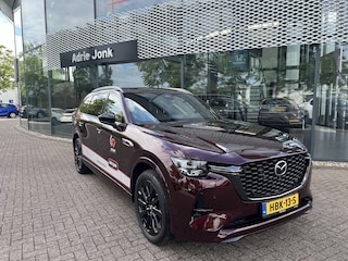 Mazda CX-80 2.5 e-SkyActiv PHEV Homura Plus 6p. 327 PK | AUTOMAAT | AWD | APPLE CARPLAY | 20 INCH | LEDER | 360 CAMERA | PANORAMADAK | DEMO | * 6 JAAR FABRIEKSGARANTIE |