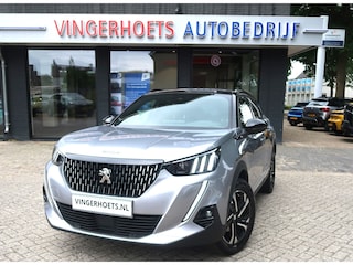 Peugeot 2008 130 Pk Benzine *** GT *** Navigatie * 1/2 Leder * Parkeer Camera * Climate & Cruise Control * L.M.Velgen * Start Button * DAB Radio * Apple Carplay / Android Auto * Spotify * Google Maps * Vingerhoets; Vierde Generatie Eersteklas Service !