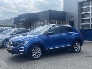 Volkswagen T-Roc 1.0 TSI Style | achteruitrijcamera | trekhaak | navi | rijklaarp