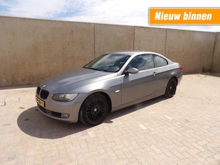 BMW 320 i COUPE - leder - 6 bak - exportprijs - zeer nette staat!