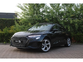 Audi A3 Limousine 35 TFSI S-Line | Panoramadak | Camera | Sfeerverlichting | Blackoptik | Dodehoek | Sfeerverlichting | Elektrisch