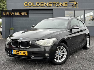 BMW 114i Business+ Navi,Leder,6 Bak,PDC,Harman Kardon,Lm velgen,102pk,Airco,Cruise,Nieuwe Apk bij Aflevering