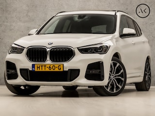 BMW X1 xDrive25e M Sport 221Pk Automaat (PANORAMADAK, M PAKKET, GROOT NAVI, MEMORY SEATS, CAMERA, DEALER ONDERHOUDEN, LEDER, ELEK ACHTERKLEP, GETINT GLAS, NIEUWSTAAT)