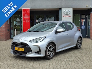 Toyota Yaris 1.5 VVT-i DYNAMIC 125PK NAVI 4S-BANDEN CAMERA KEYLESS 16'' LM-VELGEN CAMERA AD-CRUISE AIRCO APPLE/ANDROID NL-AUTO