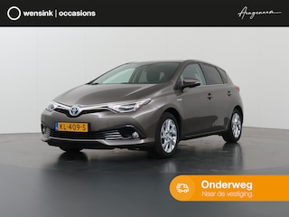 Toyota Auris 1.8 Hybrid Dynamic | Trekhaak | Panoramadak | Navigatie | Parkeercamera | Climate Control | Keyless Go |