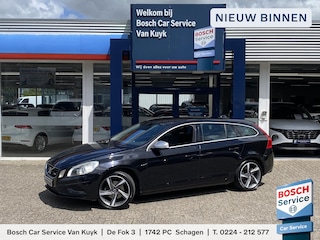 Volvo V60 1.6 T3 R-Design / Automaat / NL-Auto / 1e-Eigenaar / Cruise-Control / Climate-Control / Radio-Bluetooth / Navi / Armsteun V+A / PDC-Achter / 18'' LMV / All-Season / ENZ.
