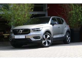 Volvo XC40 Recharge P8 AWD R-Design | Pebble Grey! | Trekhaak | Panoramadak | Memory | Pilot Assist