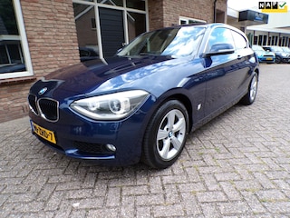 BMW 116i Upgrade Edition Automaat / Leder / Navi