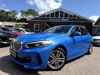 BMW 118i Executive M-Sport Panoramadak, 17'Lmv, Stoel/Stuur Verwarming