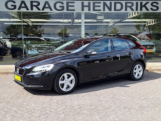 Volvo V40 2.0 T2 Momentum | Full LED | Trekhaak 1500kg | Climate | Navi | CC | Zeer mooi! | occasion