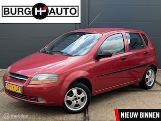 Daewoo Kalos 1.4 Style 5 deurs - AIRCO - TREKHAAK - LM VELGEN - RADIO/CD - STUURBEKRACHTIGING - CPV - AIRBAGS - EL. RAMEN - NAP - NL AUTO - APK T/M 27-12-2025 -