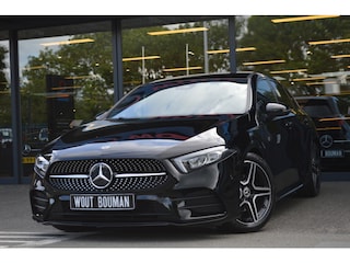 Mercedes-Benz A-klasse 180 AMG Led Panorama Widescreen Sfeer Camera Night Pdc
