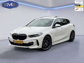 BMW 118i M- sport pakket, panoramadak, vele opties, Nederlandse auto met nationale auto pas