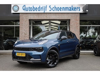 Lynk & Co 01 1.5 261PK! 6.6 Kwh LADEN! MY23 ZWARTE-HEMEL 360-CAMERA PANO/SCHUIF INFINITY ZWARTE-HEMEL DAB NAVI CARPLAY STOELVERWARMING ELEK.ACHTERKLEP 20"LMV