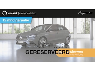 Mercedes-Benz B-klasse 180 Business Solution AMG | Panoramadak | Widescreen | Trekhaak | Stoelverwarming | Achteruitrijcamera |