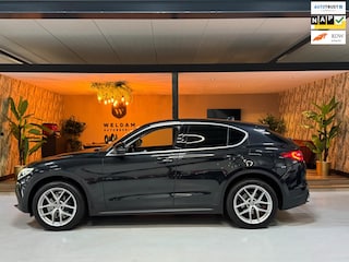 Alfa Romeo Stelvio 2.0 T AWD Super Garantie Trekhaak Camera Elek Stoelen Elek Achterklep Leder Cruise StuurVW StoelVW Rijklaar