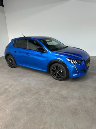 Peugeot 208 GT, 100 PK, Navigatie, adaptieve cruise control,PDC,17 inch,Dode hoek