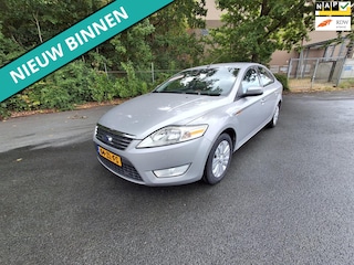 Ford Mondeo 2.0-16V Ghia NETTE AUTO RIJDT EN SCHAKELT GOED
