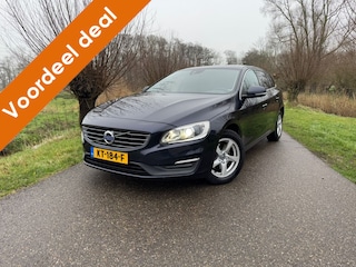 Volvo V60 2.0 D2 Nordic+ / Airco / Navi / Cruise Control / Half Leder / Volledig Onderh. Distr. Verv. / Verw. Voorstoel / Trekhaak