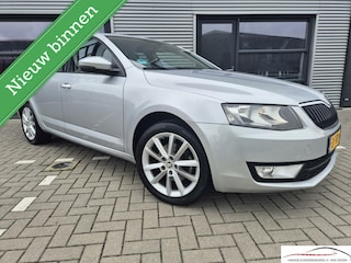 Skoda Octavia Combi 1.4 AUTOMAAT 104000KM NAP! NAVI PDC 17"