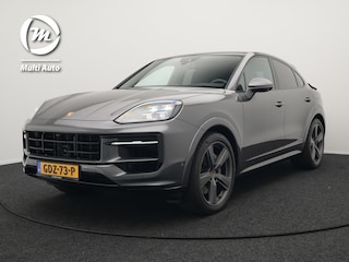 Porsche Cayenne 3.0 E-Hybrid Plug In Hybrid 462PK Dealer O.H Facelift PHEV | Panodak | Luchtvering | Sportuitlaat | 4 Wiel Besturing | PDLS+ | Sport Chrono | InnoDrive Adaptive Cruise | SportDesign | Head up | Soft Close | 22"L.M | 360 Camera | 18-voudige leder