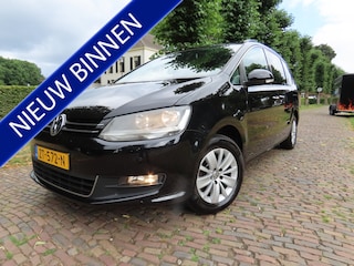 Volkswagen Sharan 1.4 TSI Highline 7 Persoons Ecc Cruisecontrol Navigatie Stoelverwarming Pdc Lm Velgen Trekhaak***Dealer Onderhouden***