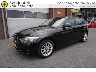 BMW 118i 170PK PARKEERSENSOREN V+A - 16 INCH LM VELGEN - AIRCO - BLUETOOTH - AUTO VERLICHTING